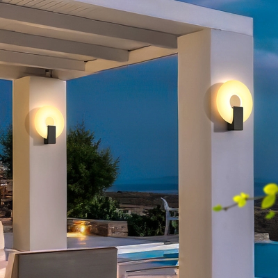 Isaac Modern Metal/Acrylic Solar Waterproof Outdoor Wall Lamp, Black/White