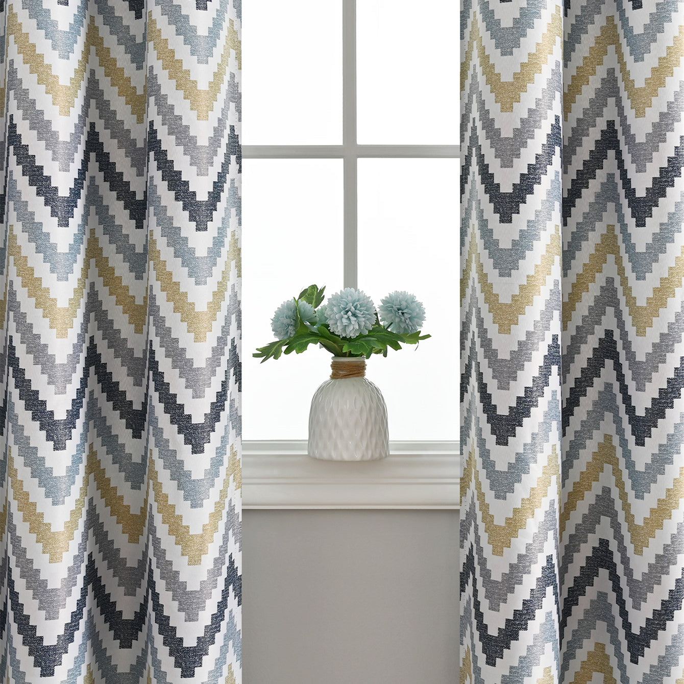 Modern Geometric Simple Pinstripe Pattern Thermal Blackout Curtain