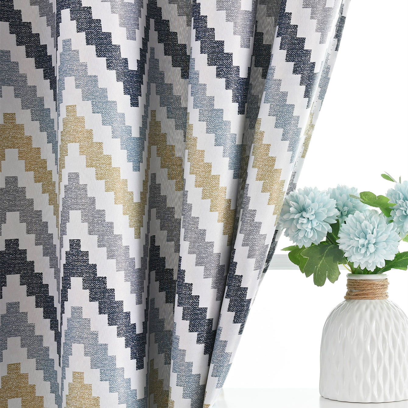 Modern Geometric Simple Pinstripe Pattern Thermal Blackout Curtain